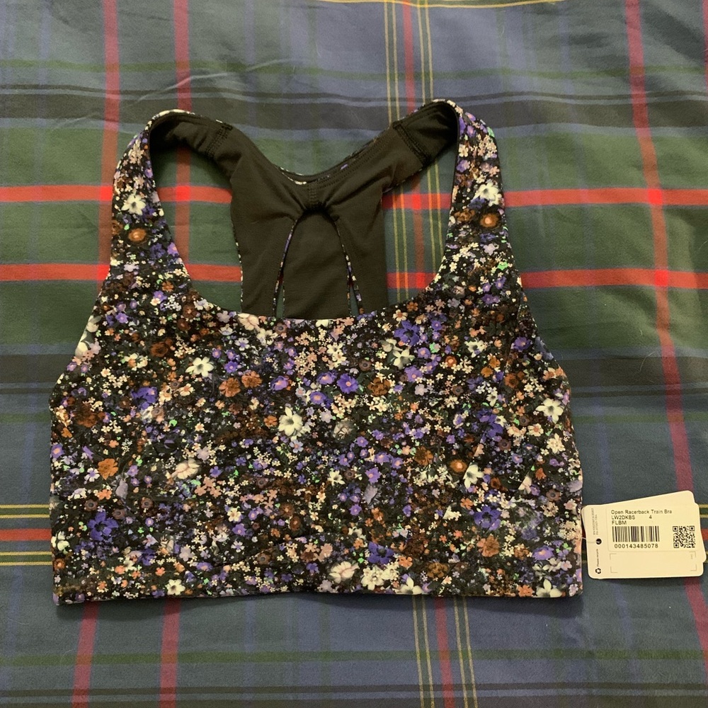 Lululemon Racerback Train Bra in floral size 4